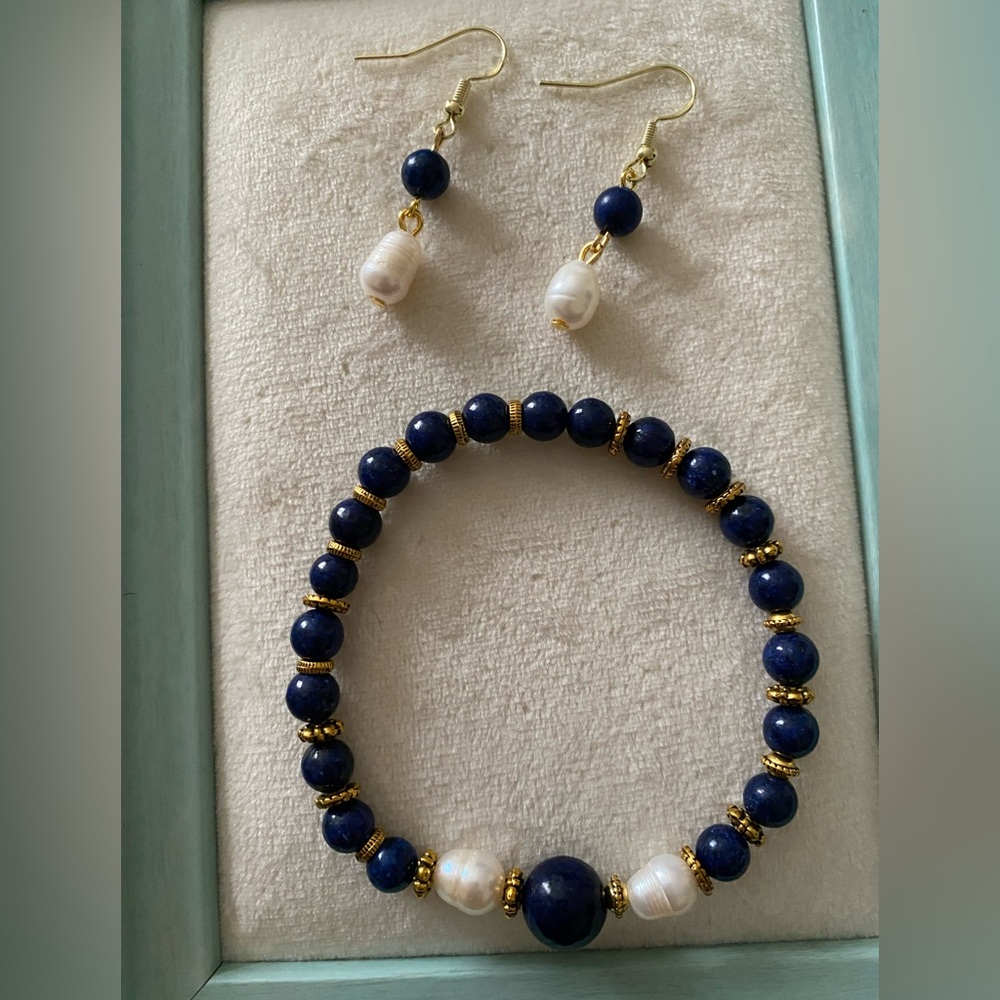 Lapis lazuli and freshwater pearl earring and bracelet set - Picture 2 of 3